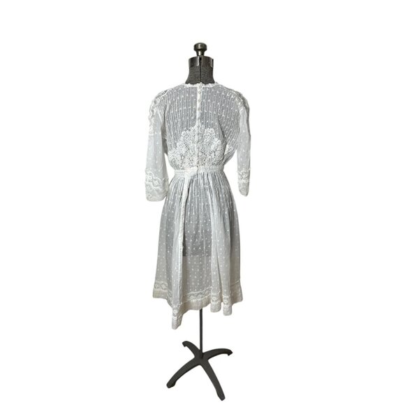 Edwardian white dress with gorgeous lace and embroidered sun and moon detail - Picture 7 of 10